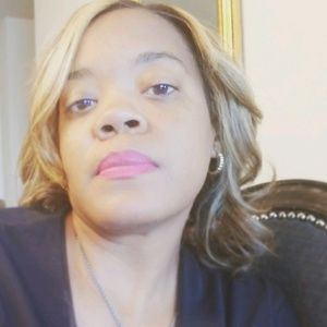 Meet your Posher, Monique